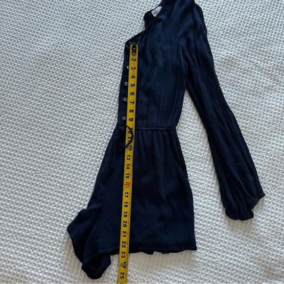 Women's Hollister V Neck Button Long Sleeve Romper Size M Shorts Lined - Picture 10 of 12